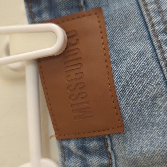 Missguided Riot High Rise Mom Distressed Denim Jean Loose Fit - Size 4 - Picture 9 of 12